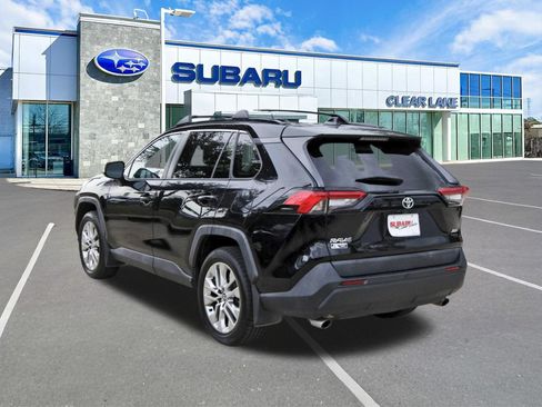 Used 2021 Toyota RAV4 XLE Premium FWD image 4