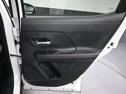 Used 2025 Nissan Kicks SR FWD image 33