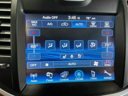 Used 2013 Chrysler 300 C Luxury Series w/ Light Group AWD/4WD image 28