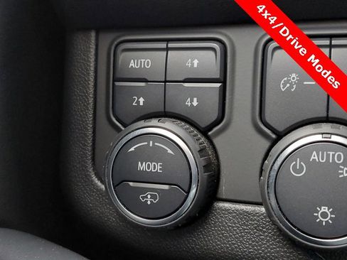 Used 2024 Chevrolet Suburban High Country image 16