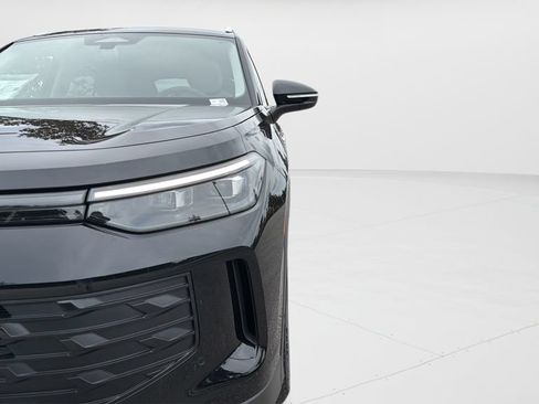 New 2026 Volkswagen Tiguan SE FWD image 31