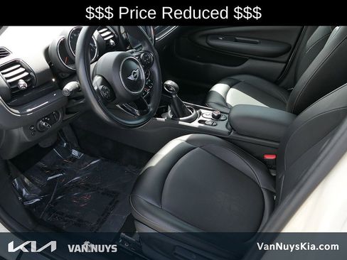 Used 2018 MINI Cooper Clubman FWD image 9