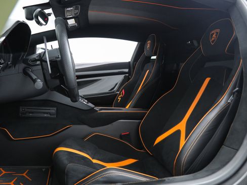 Used 2020 Lamborghini Aventador SVJ image 27