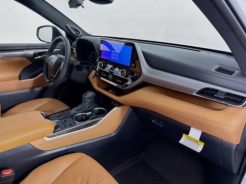 New 2026 Toyota Highlander Platinum AWD/4WD image 34