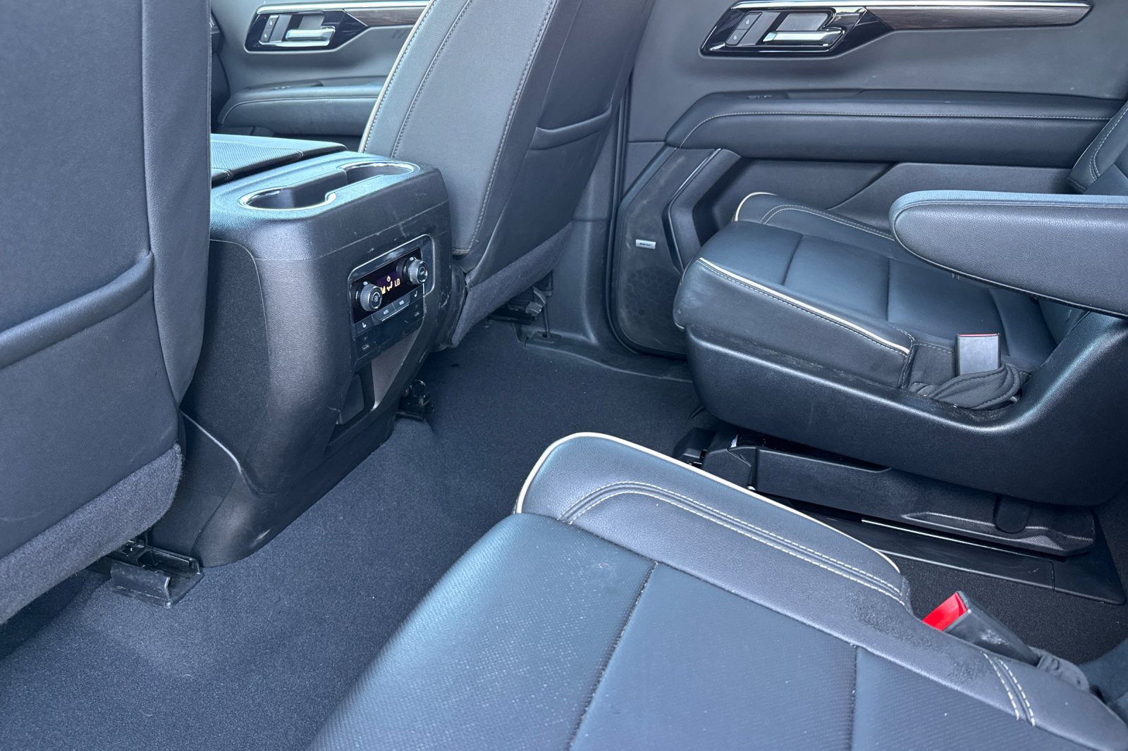 Used 2026 Chevrolet Suburban Premier AWD/4WD image 14