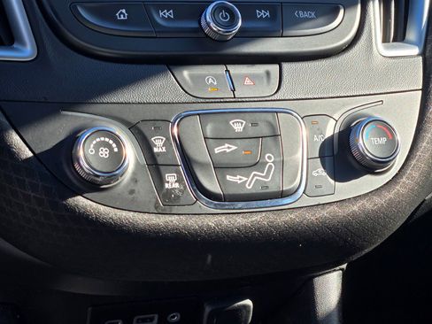 Used 2022 Chevrolet Malibu LS image 24