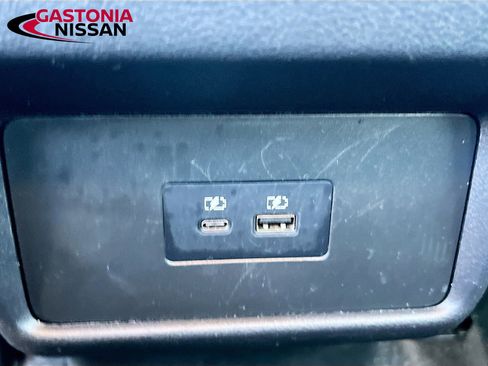 Used 2023 Nissan Rogue SV image 31