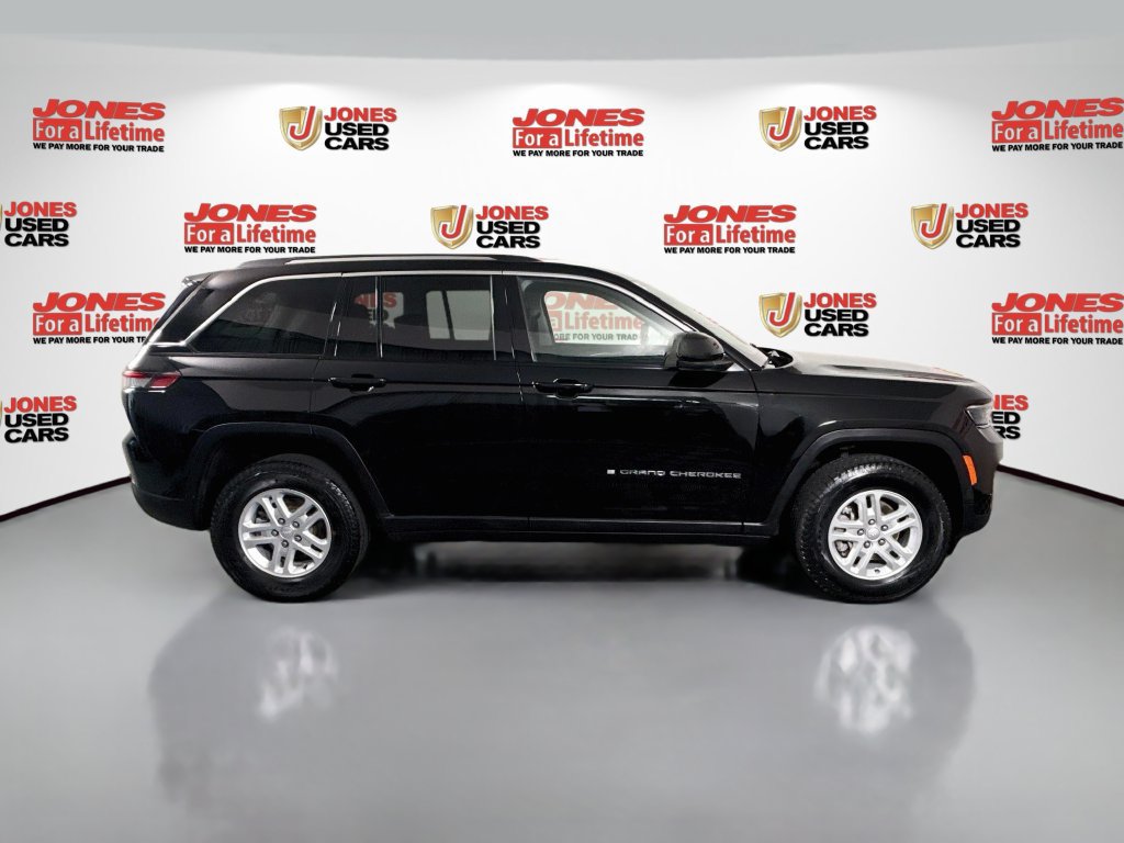 Used 2023 Jeep Grand Cherokee Laredo w/ Luxury Tech Group I AWD/4WD image 17