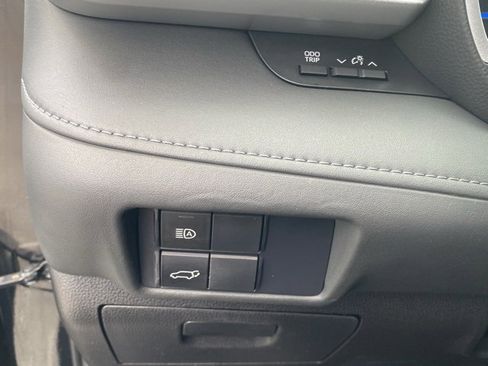 Used 2021 Toyota Highlander XLE image 25