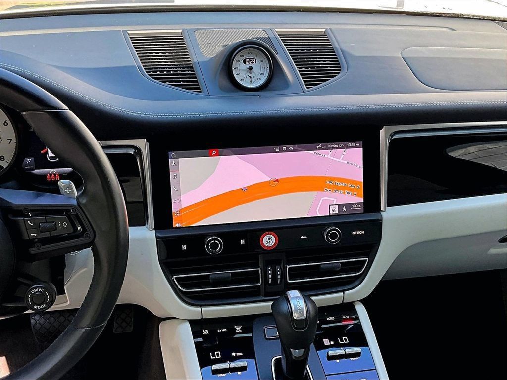 Certified 2023 Porsche Macan GTS AWD/4WD image 10