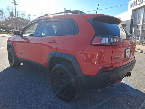Used 2019 Jeep Cherokee Trailhawk image 4