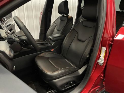 Used 2025 Jeep Compass Limited AWD/4WD image 36