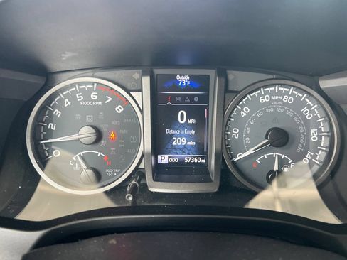 Used 2021 Toyota Tacoma TRD Off-Road w/ Technology Package AWD/4WD image 20