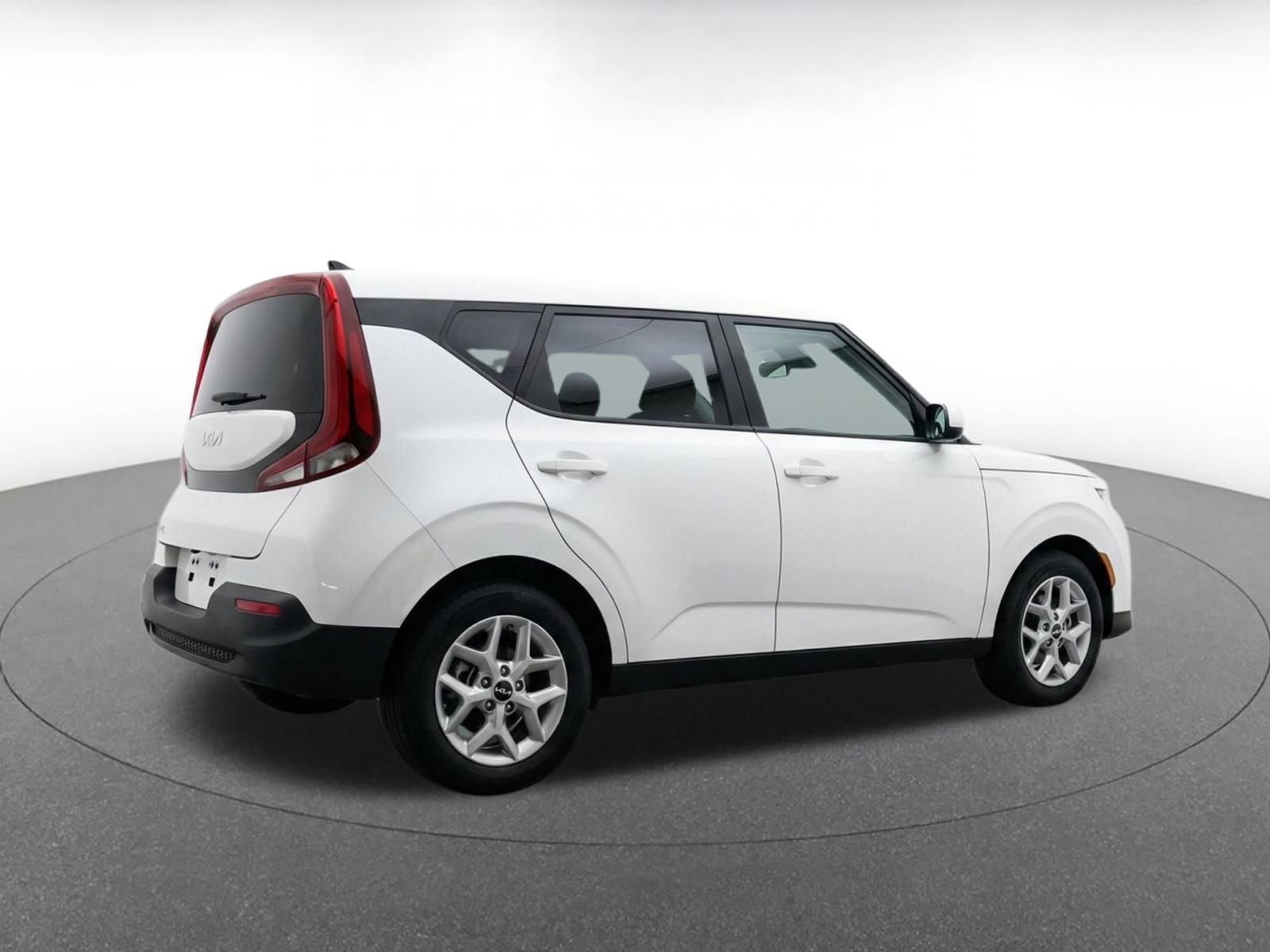 Used 2025 Kia Soul LX w/ LX Technology Package FWD image 10