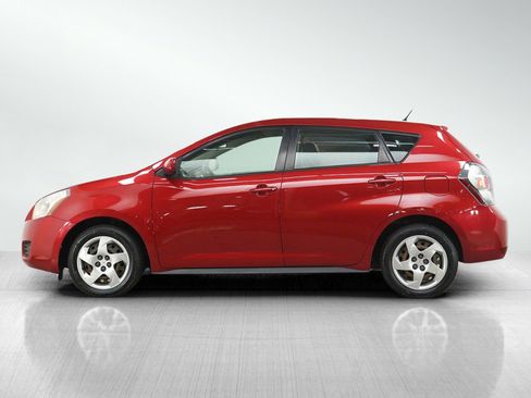 Used 2009 Pontiac Vibe w/ Preferred Package FWD image 2