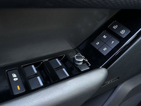 Used 2021 Land Rover Range Rover Velar S image 14