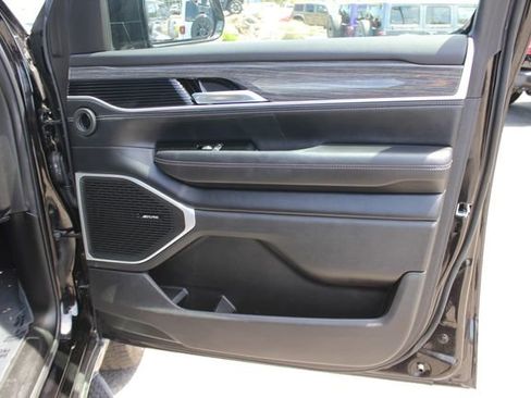 Used 2022 Jeep Wagoneer Series III AWD/4WD image 35