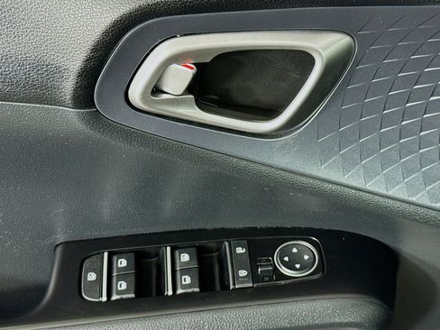 Used 2022 Kia Soul S FWD image 23