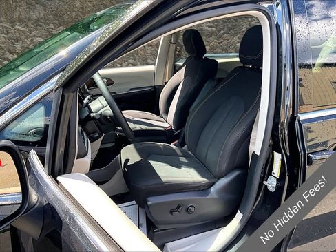 Used 2022 Chrysler Voyager LX FWD image 21