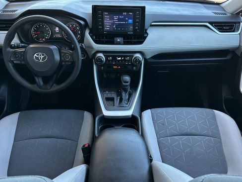 Used 2021 Toyota RAV4 XLE w/ Convenience Package FWD image 13