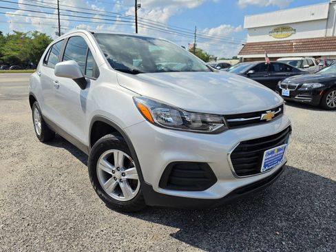 Used 2018 Chevrolet Trax LS AWD/4WD image 3