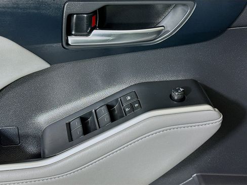 Used 2023 Toyota Highlander XLE FWD image 14