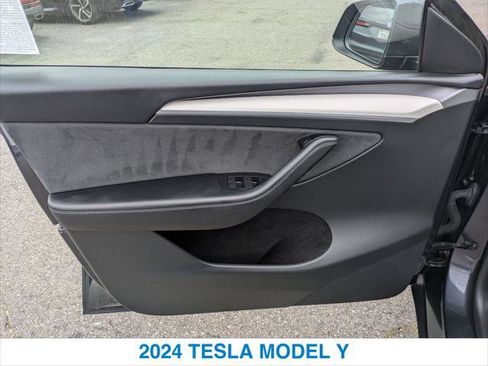 Used 2024 Tesla Model Y Long Range AWD/4WD image 12