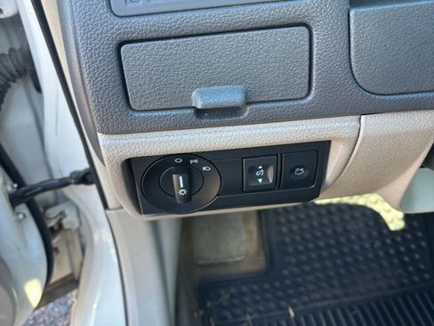 Used 2011 Ford Fusion S image 26