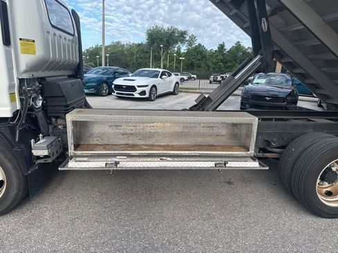 Used 2019 Isuzu NPR RWD image 17
