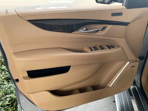 Used 2018 Cadillac Escalade Platinum RWD image 15