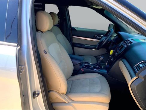 Used 2017 Ford Explorer FWD image 9