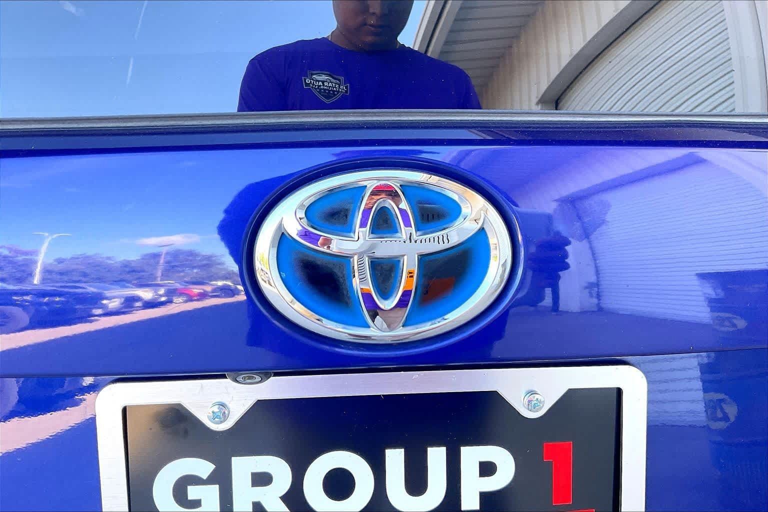 Used 2018 Toyota Prius Three FWD image 31