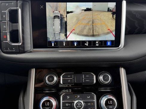 Used 2024 GMC Yukon XL Denali image 9