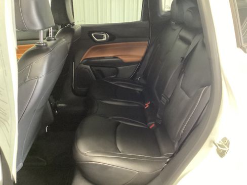 Used 2025 Jeep Compass Limited AWD/4WD image 32