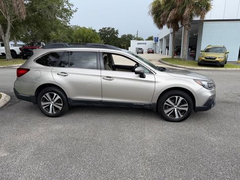 Used 2018 Subaru Outback 3.6R Limited AWD/4WD image 2