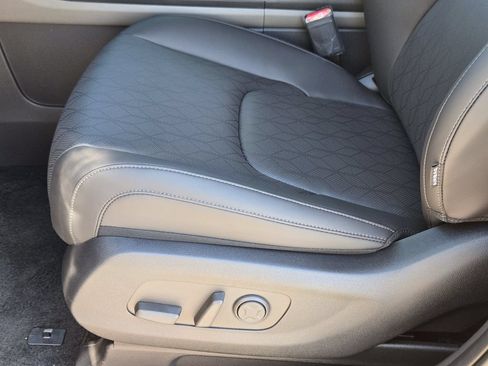 New 2026 Kia Carnival EX FWD image 19