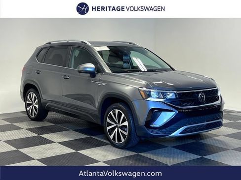 Certified 2024 Volkswagen Taos SE FWD image 1