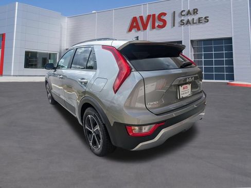 Used 2025 Kia Niro LX FWD image 9