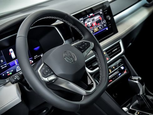 New 2026 Volkswagen Taos SE AWD/4WD image 10