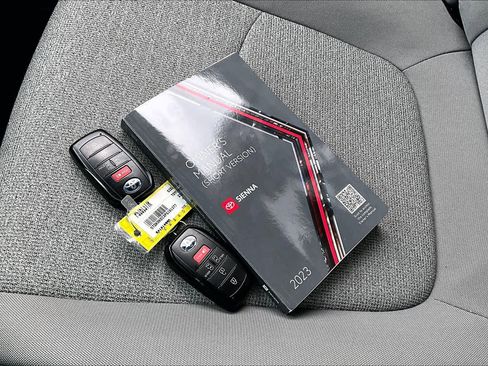 Certified 2023 Toyota Sienna LE image 14