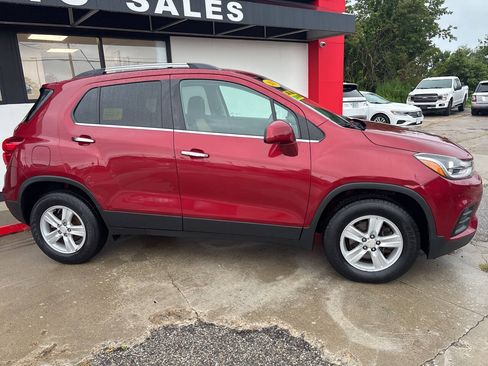 Used 2018 Chevrolet Trax LT w/ LT Convenience Package AWD/4WD image 3
