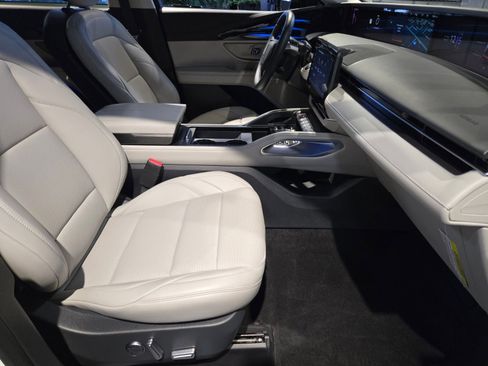 New 2026 Lincoln Nautilus Premier AWD/4WD image 19