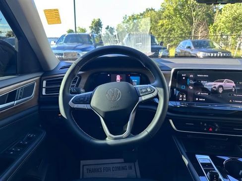Used 2026 Volkswagen Atlas SE w/ Panoramic Sunroof Package FWD image 21