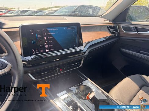 Used 2024 Volkswagen Atlas SE image 16