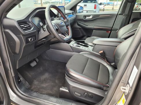 Used 2025 Ford Escape ST-Line AWD/4WD image 2