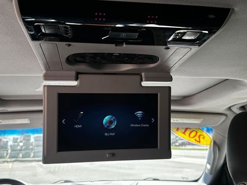 Used 2017 Cadillac Escalade ESV Premium Luxury image 20