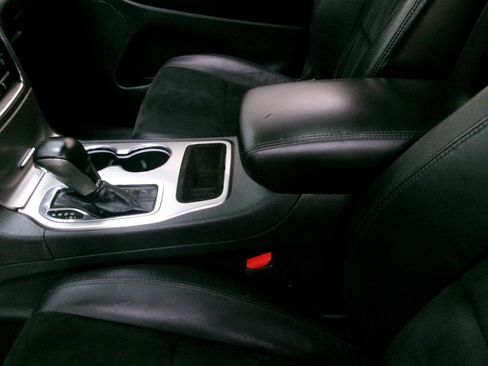 Used 2018 Jeep Grand Cherokee Altitude image 19