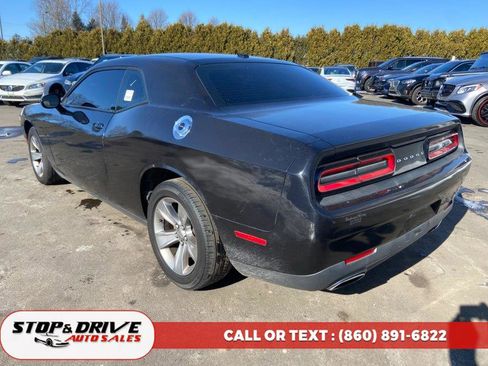 Used 2015 Dodge Challenger SXT image 3