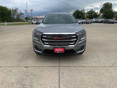 Used 2023 GMC Terrain SLT AWD/4WD image 8