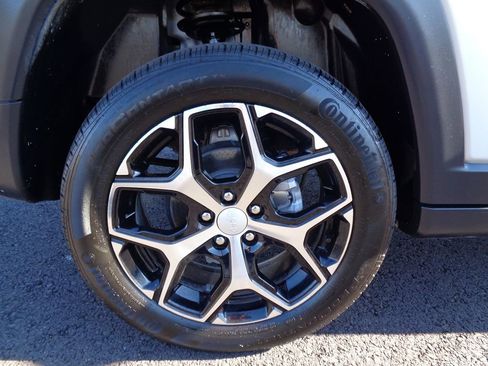 Certified 2024 Jeep Compass Limited image 17